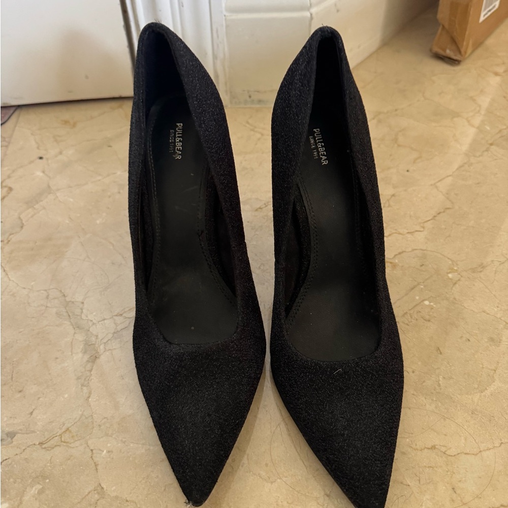 Pull&Bear Black Heels with Sleek Pointed Toe